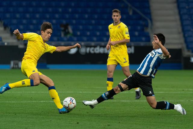 每体：关于巴萨用藤森给奥尔莫注册的猜测不实