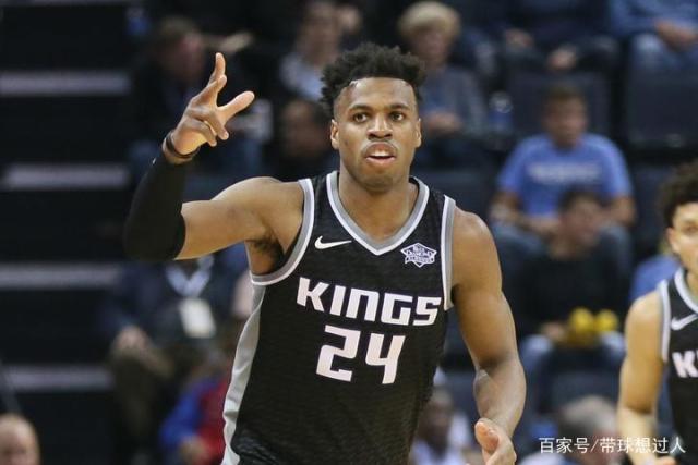霍勒迪26分东契奇空砍三双 绿军力克独行侠2-0